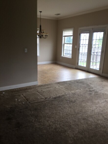 Building Photo - 331 Split Rail Dr