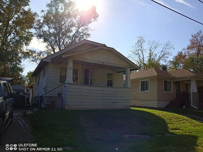 Primary Photo - 2-Bedroom Gem on Barrie Avenue – Perfectly...