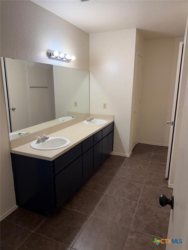 Building Photo - 4212 Embers Dr