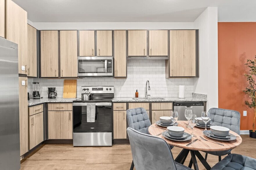 Building Photo - 14515 Star Water Rd