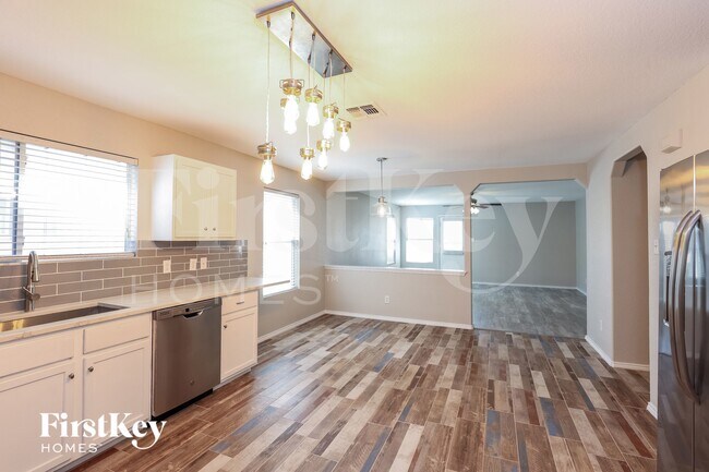 Building Photo - 814 Silverado Way