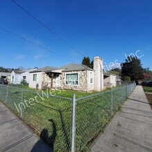 Building Photo - 3+bd 1.5 ba Single Level West Salem Home w...