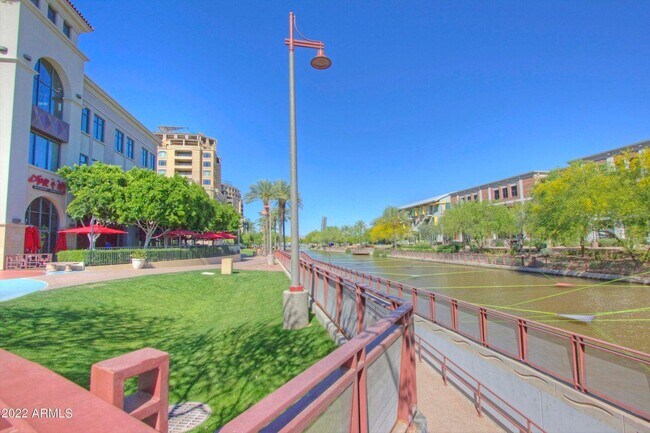 Building Photo - 7117 E Rancho Vista Dr