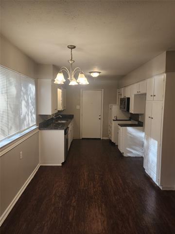 Building Photo - 7436 Meadowcrest Dr