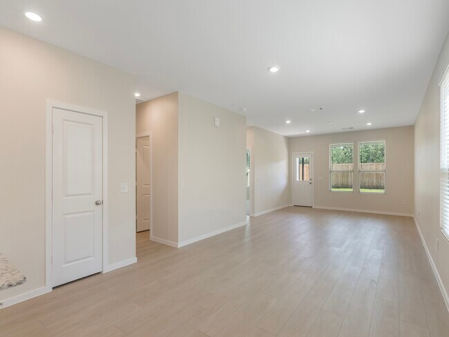 Building Photo - 15881 Blass Vly Dr