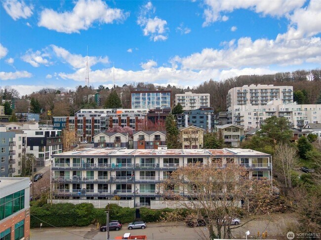 Building Photo - Union Bay Condo 2 bed/1 bath