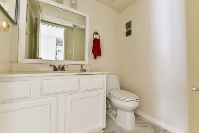 Building Photo - 5917 Fairdale Ln