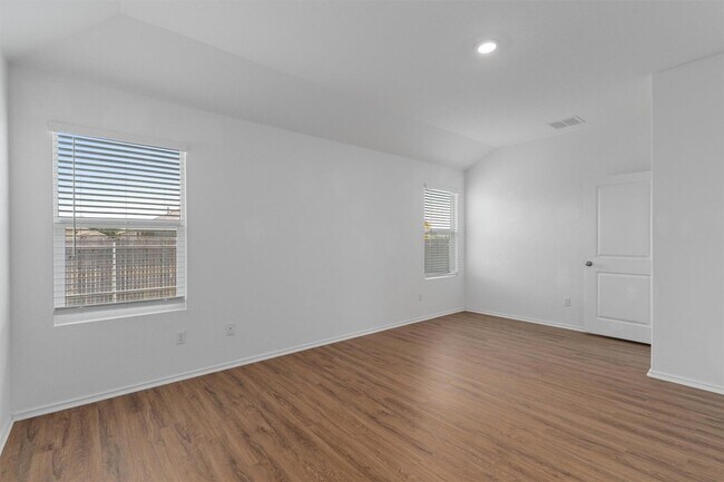 Building Photo - 245 Salt Springs Rd