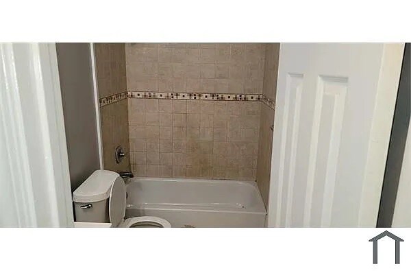 Building Photo - Room in Duplex on Glenwoods Dr