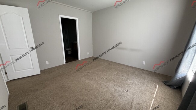 Building Photo - STATUS: *AVAILABLE* | R335 | $2295 + $100 flat rate for Electric and sewer