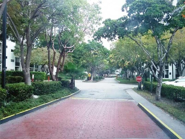 Building Photo - 17011 N Bay Rd