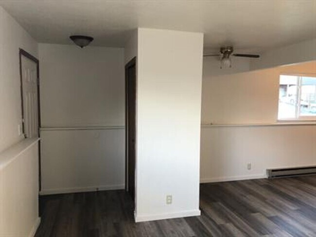 Building Photo - 215 8th St