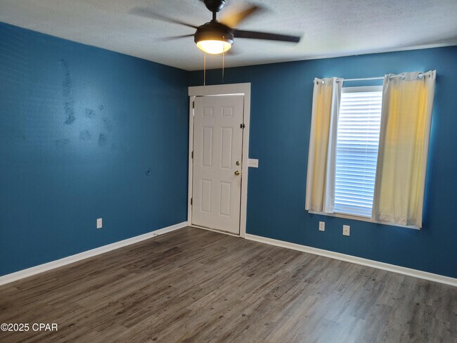 Building Photo - 3606 Tiki Dr
