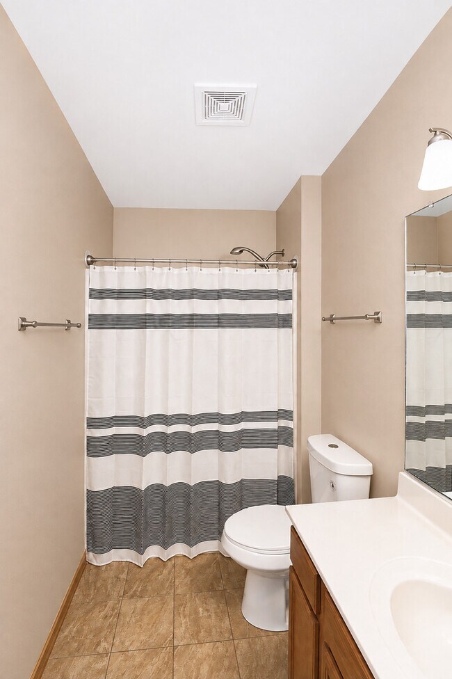 Building Photo - 1623 Silverstone Dr
