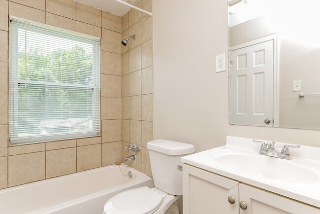 Building Photo - 2810 Swansea Ct