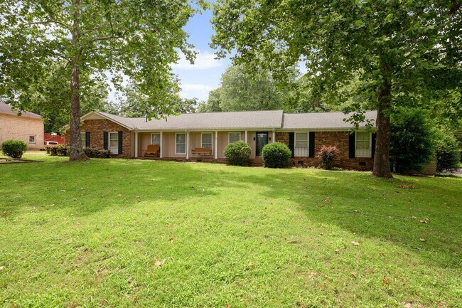 Building Photo - Beautiful Brick Ranch Home in Franklin