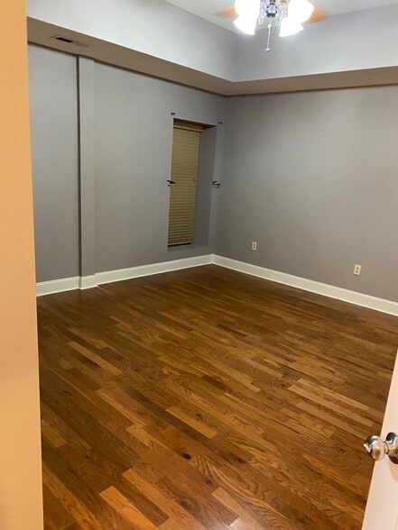 Master Bedroom - 109 E 6th St