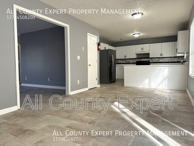 Building Photo - 3232 Sentinel Cir