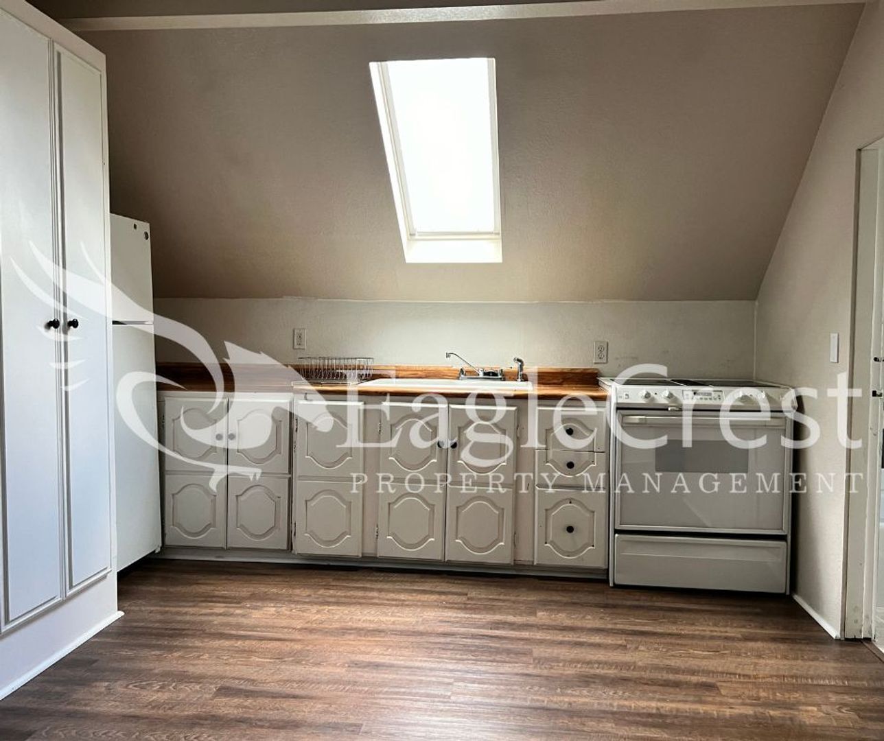 Building Photo - Charming 3BR Home with Spacious Yard & Bonus Living Space