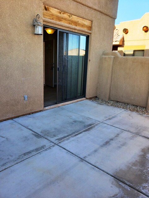 Building Photo - *PENDING APP* Townhome, single story