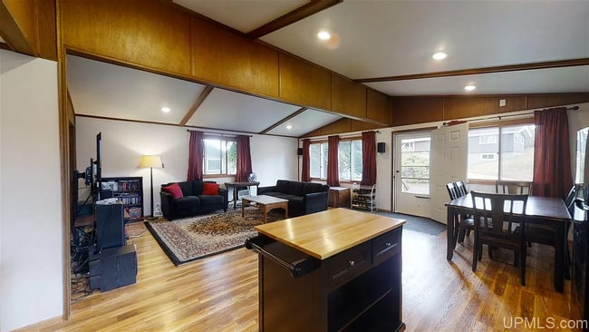 Building Photo - 1306 Garden St