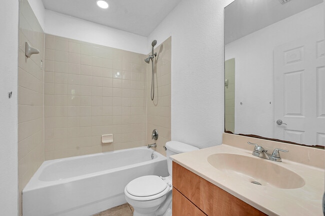 Building Photo - 1213 Lucaya Dr
