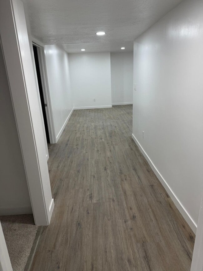 Building Photo - 2506 N Geranium Dr