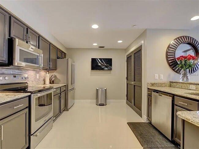 Building Photo - 1108 N Franklin St