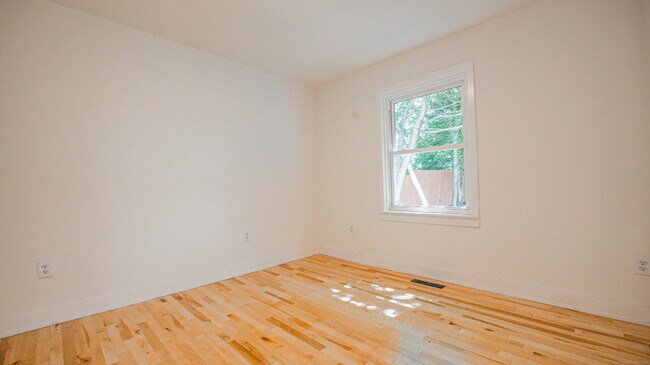 Building Photo - 25 Oakleaf Dr
