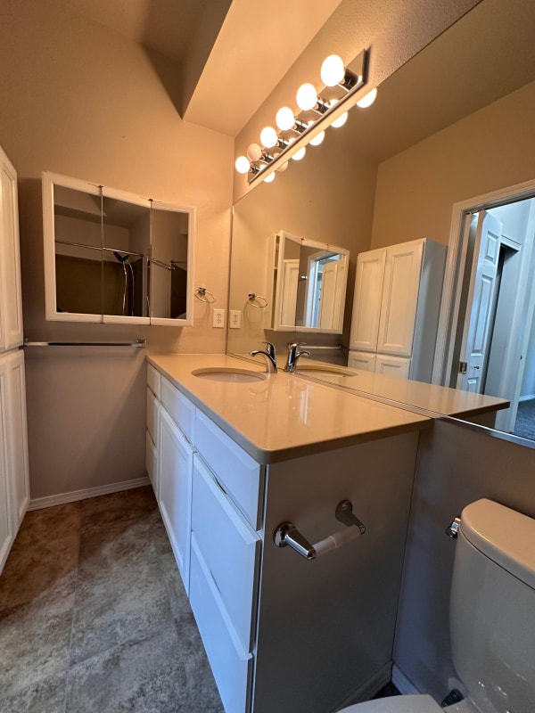 Building Photo - 22855 E Country Vista Dr