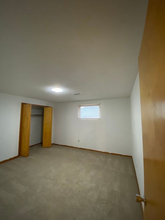 Building Photo - Large 2640 sq. ft. Single Family Home for Rent! - 4 Bedroom, 2 Bathroom Located in Cheney!