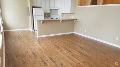 Apt H - Water's Edge Apartments