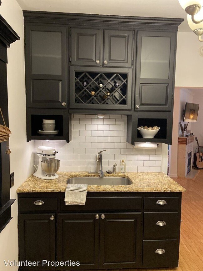 Building Photo - 3 br, 2 bath House - 401 Cleves St.