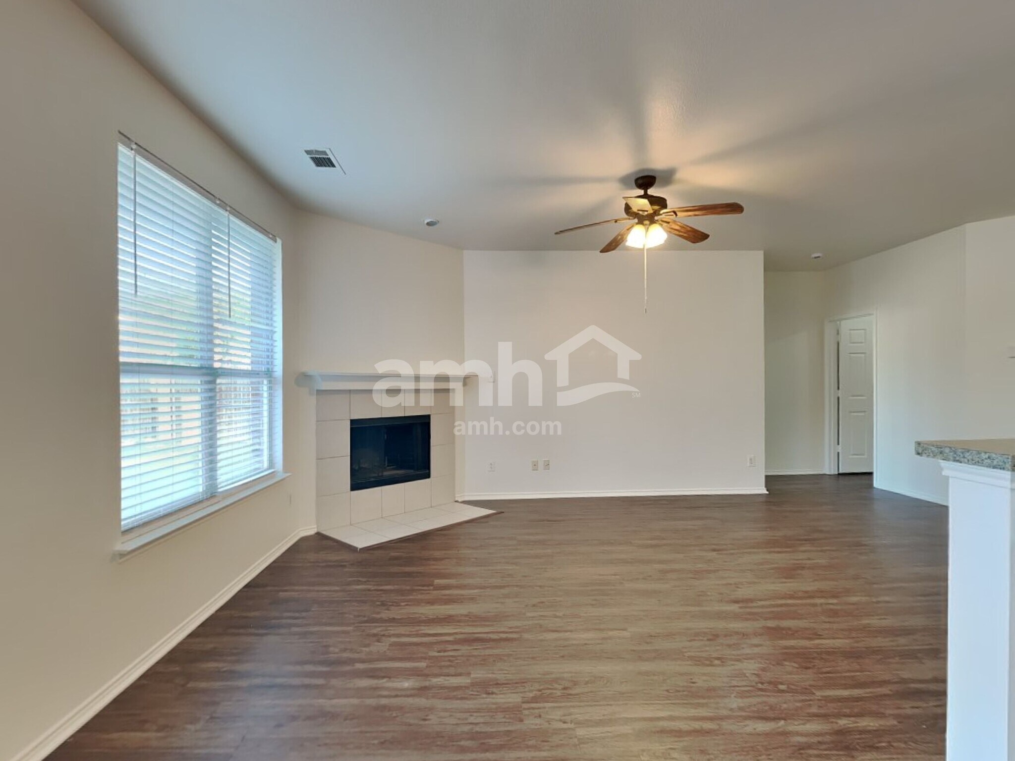 Building Photo - 10709 Vista Heights Blvd
