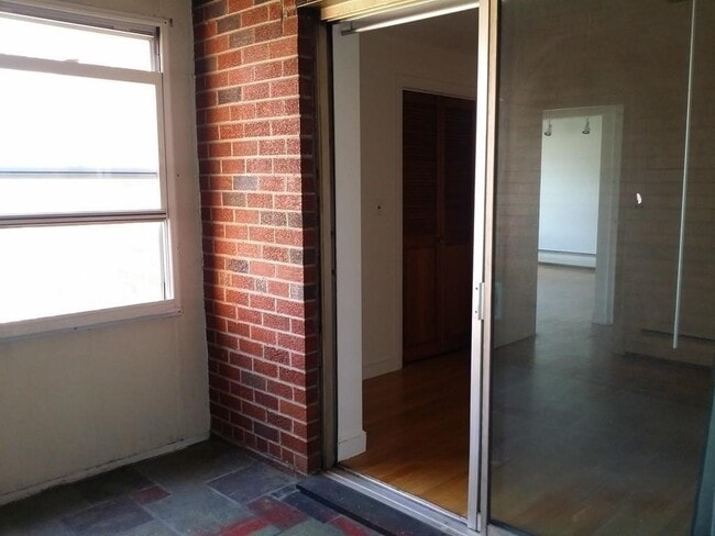 Building Photo - 12 Commonwealth Ct