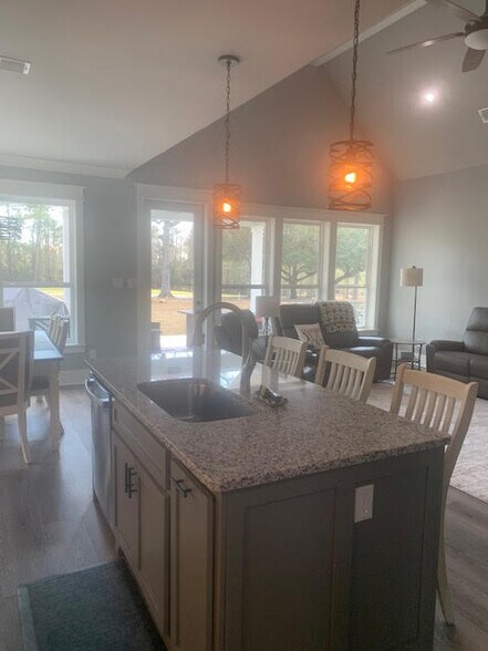 Building Photo - 6714 Alewa Pl