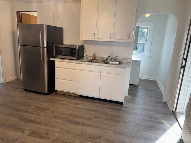 Building Photo - 69 Smith St