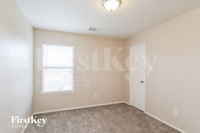 Building Photo - 18490 Sunrise Pines Dr