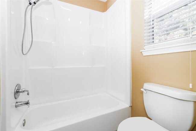 Building Photo - 14815 Oak Pines Dr