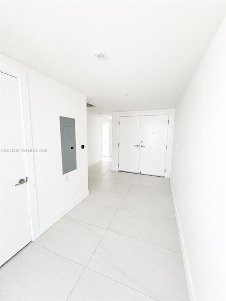 Building Photo - 730 N Ocean Blvd