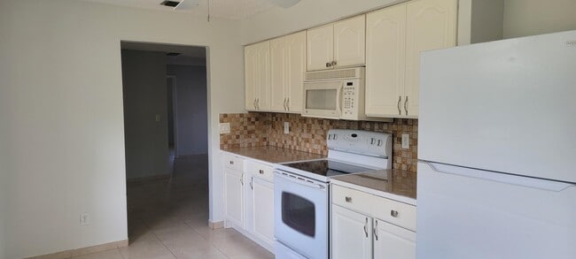 Building Photo - 1502 SE Hearne Ct