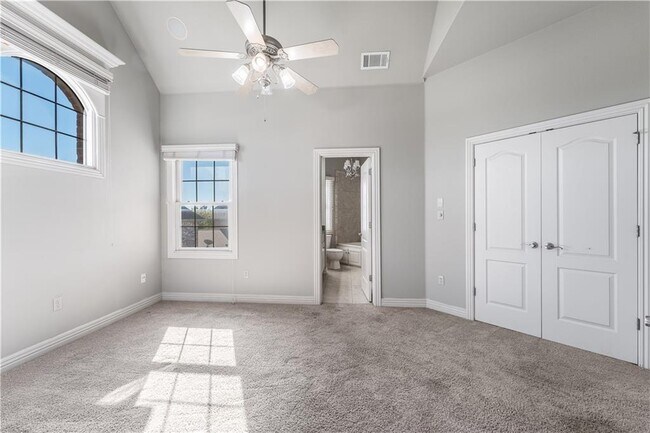 Building Photo - 2612 S Everest Ave