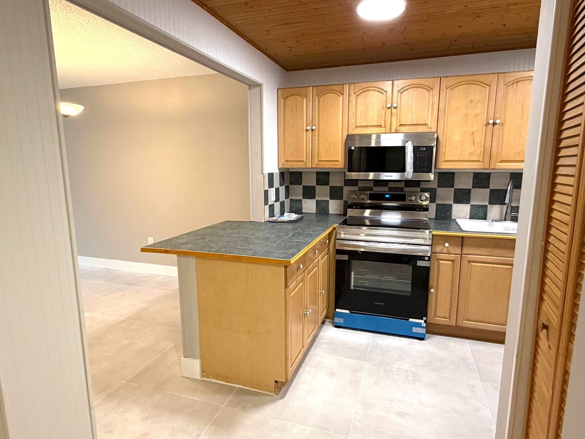 Building Photo - 701 SW 75th St