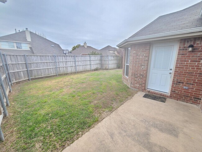 Building Photo - Rowlett Home in Great Location w/ Community Park, Pools, & Playground. Includes All Appliances!