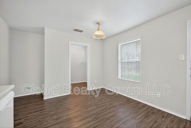 Building Photo - 16610 Retama Crown