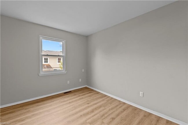 Building Photo - Updated Townhome in Virginia Beach