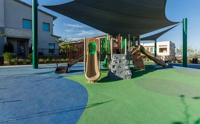 Building Photo - 600 Carriage Hill Dr