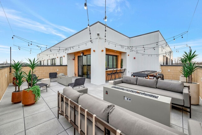 Building Photo - 245 Hermitage Ave