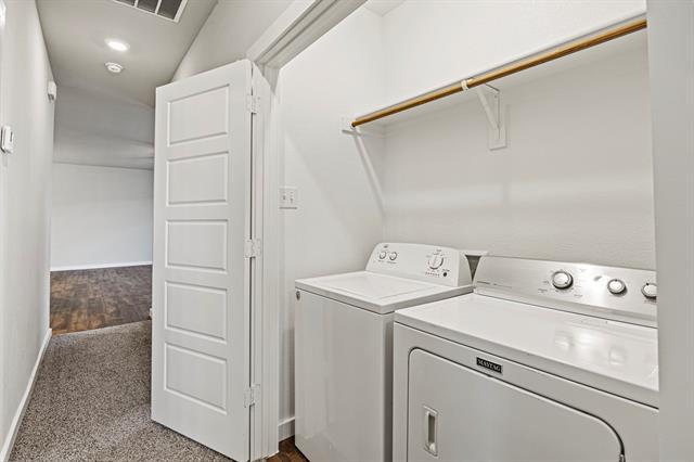 Building Photo - 617 Blackland dr