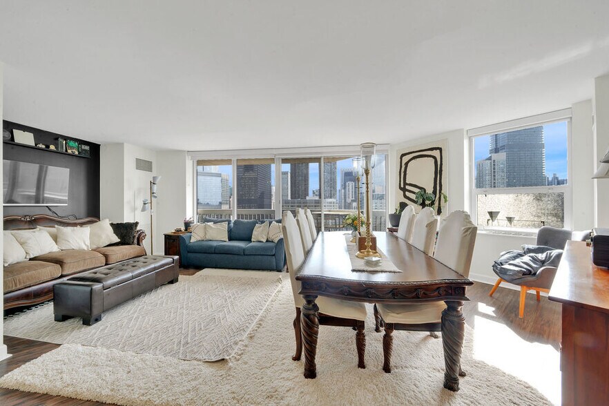 Building Photo - 545 N Dearborn St